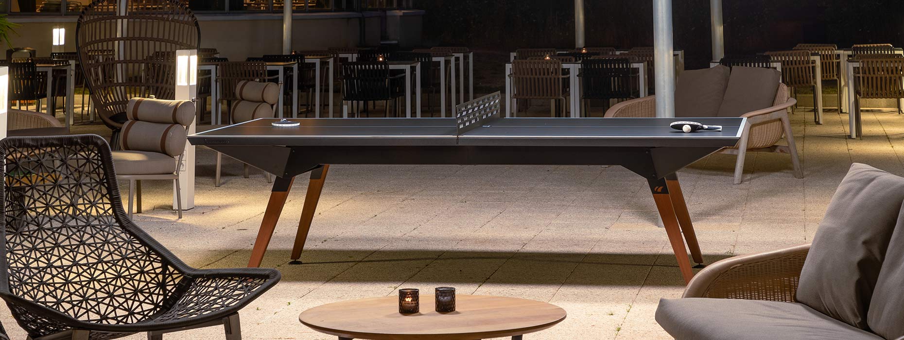 table de ping pong noire terrasse hotel de nuit table de ping pong noire terrasse hotel de nuit